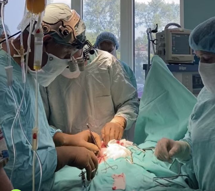 Нейрохирурги больницы провели вентрикуло- перитонеальное шунтирование 5-месячной пациентке!